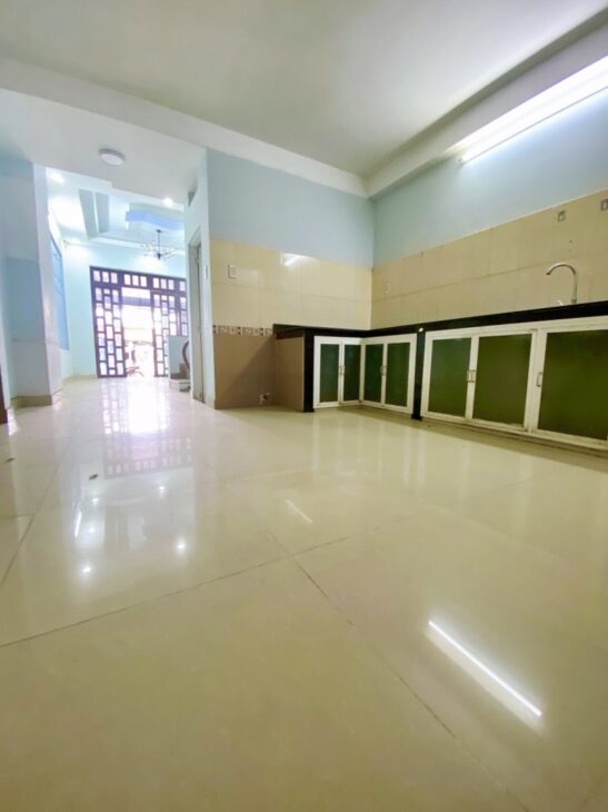 Bán nhà mặt phố Linh Xuân, Thủ Đức, 64m², 5.9 tỷ, 4PN, 5WC