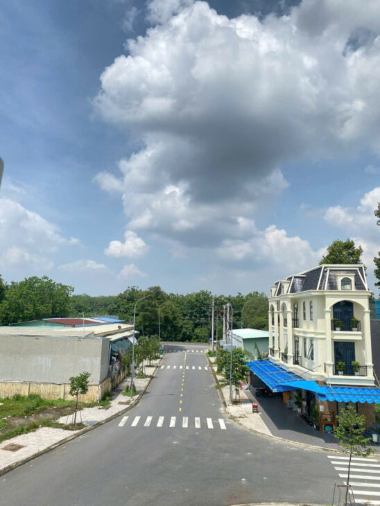 Gia đình tôi có lô đất 72m cần bán gấp Mọi tiện ích xum quanh bán kính 1km đầy đủ không thiếu bất