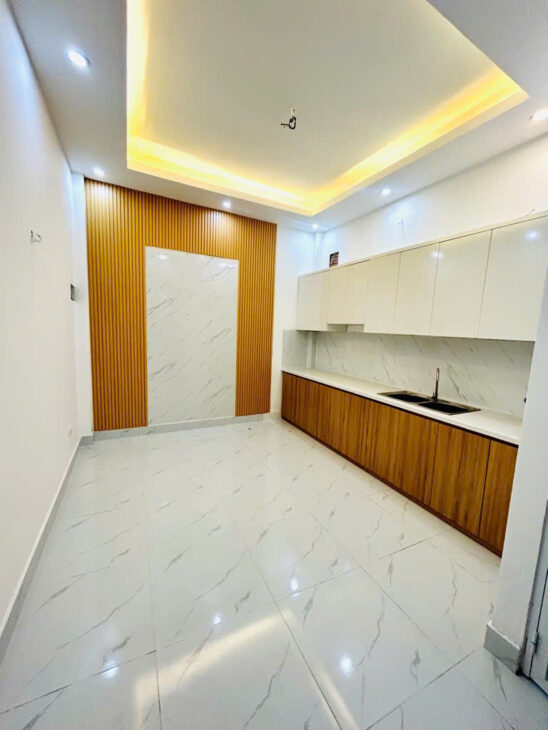 Bán nhà Hào Nam Đống Đa, Vị Trí Đắc Địa, Dân Cư Văn Minh, 28mx5T, Giá: 6,7 Tỷ, Lh: 0396935190.