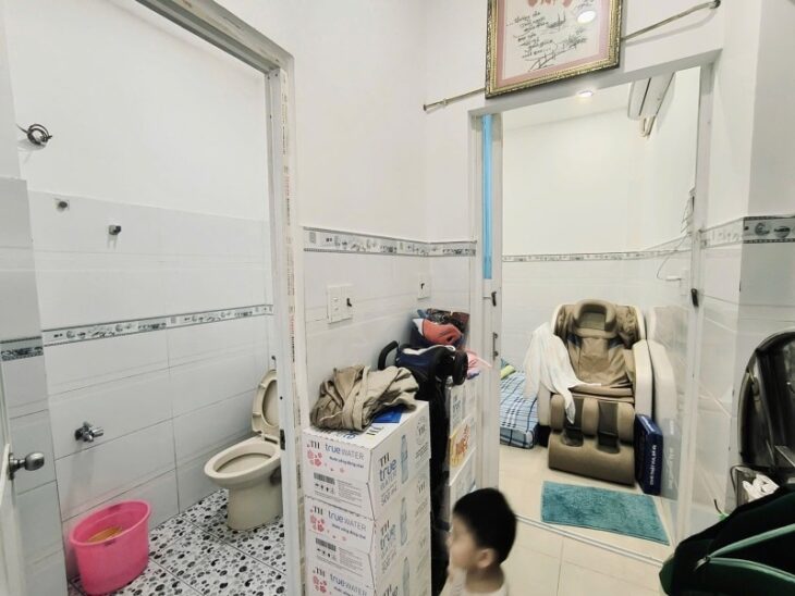 Bán nhà CN đủ 73m2, Mặt tiền 12m Đường Lê Quát, Quận Tân Phú
