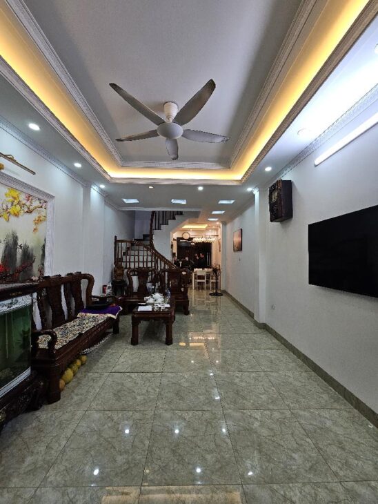Bán Nhà Đẹp Ở Ngay Nguyễn Văn Cừ -Full Nội thất – Dân Xây- Ô tô- 65m2- 10,1 tỷ( Thương lượng)