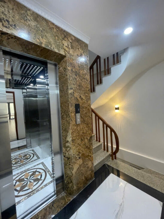 Bán nhà Phố Hào Nam_Siêu phẩm dòng tiền_Nhà 7 tầng thang máy_Giá: 16,9 Tỷ, Lh: 0396935190.