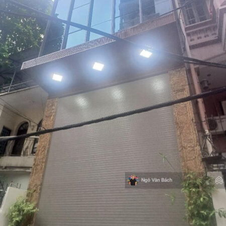 Bán tòa văn phòng – phố Trần Quốc Hoàn. 65m2, MT 6.1m, 26 tỷ dòng tiền 800tr/năm