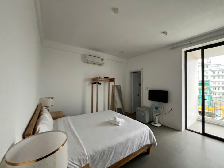 CHO THUÊ KHÁCH SẠN MẶT TIỀN PHẠM VĂN ĐỒNG – 16 PHÒNG + THANG MÁY