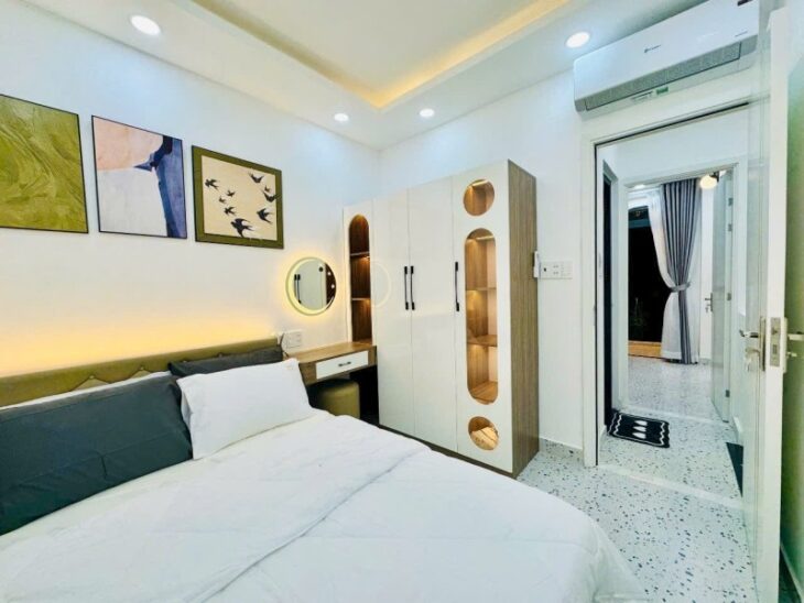 Bán Nhà giáp Lê Quang Định, Xe Hơi đỗ cửa, 2 PN Chỉ Nhỉnh 4 Tỉ