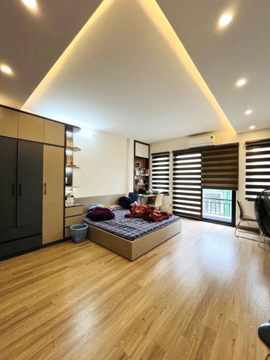 bán nhà quan hoa. sổ đỏ chính chủ. nội thất đẹp. ở ngay đón tết