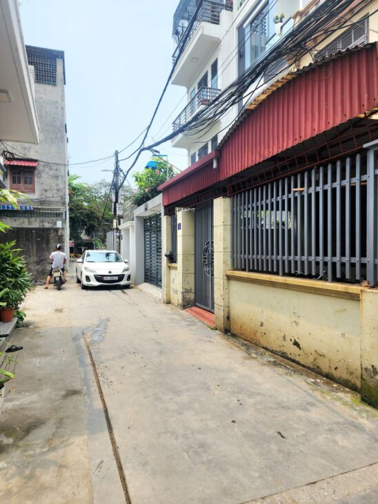 Nhà mặt ngõ tuyến 2 Khúc Thừa Dụ, 64m 3 tầng, độc lập, ô.tô đỗ cửa, Giá 3.2 tỉ