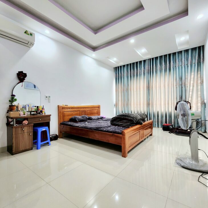 Nhà mặt ngõ tuyến 2 Khúc Thừa Dụ, 64m 3 tầng, độc lập, ô.tô đỗ cửa, Giá 3.2 tỉ