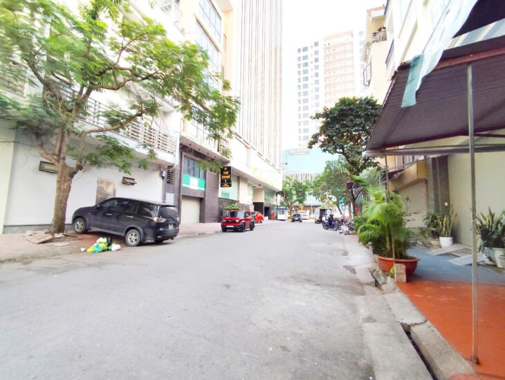 Nhà lô 22 Lê Hồng Phong vị trí bán hàng siêu đẹp, 60m 4 tầng, trục chính