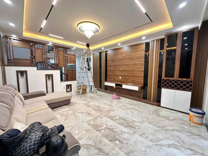 Nhà Khúc Thừa Dụ, 107m 3 tầng độc lập, sân cổng, mặt ngõ thẳn ô.tô, Giá 5.5 tỉ