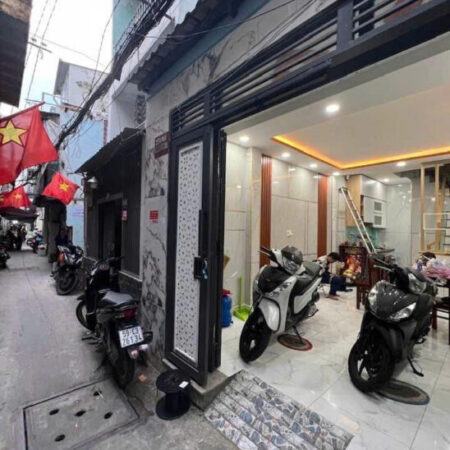 BÁN NHÀ Cách mặt tiền trung tâm 10 m Diện tích 92 m2 đúc 4 tấm 4 tỷ Q4