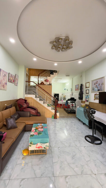 GIÁP TÂN PHÚ DT: 72M2 ( 4,5 x 16 ) – 3 TẦNG – 4PN – HẺM XE TẢI – CHỈ NHỈNH 5 TỶ.