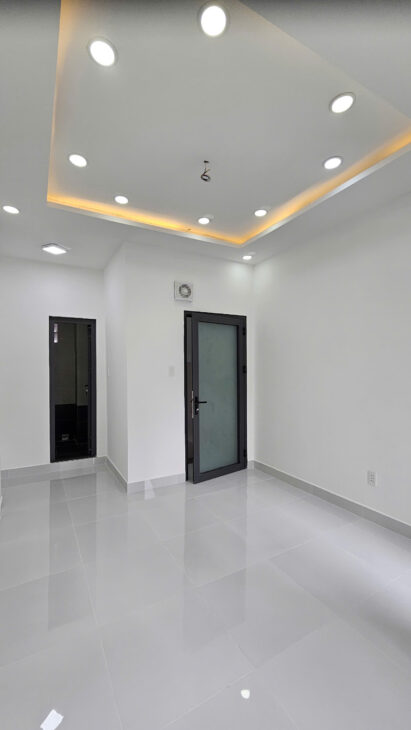 Sát mặt tiền Nguyễn Tất Thành Q4 Đường trước Nhà 3,5 m Ngang 3,4 Dài 7.8 Đúc xây mới 5 tấm