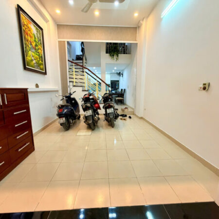 TRUNG KÍNH – CẦU GIẤY – DT 45M2 X5T – MT 4M – 9.95TỶ- NHÀ ĐẸP – GẦN Ô TÔ