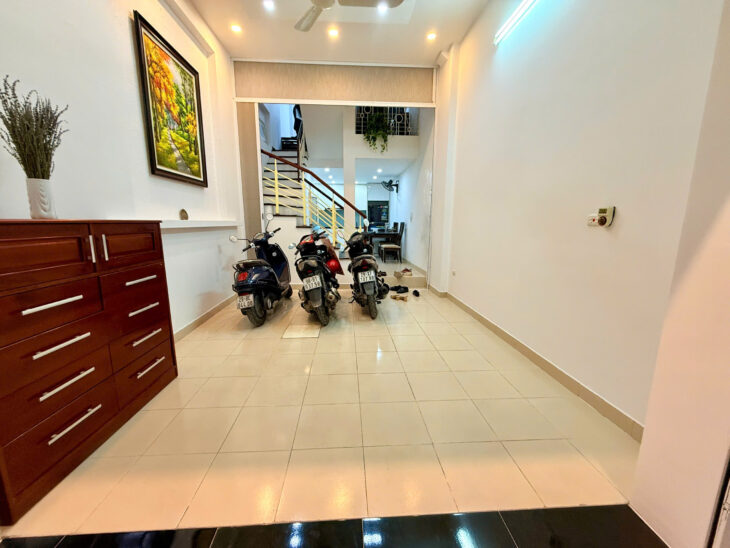 TRUNG KÍNH – CẦU GIẤY – DT 45M2 X5T – MT 4M – 9.95TỶ- NHÀ ĐẸP – GẦN Ô TÔ