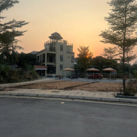 Bán lô đất nền 2 mặt tiền sẵn sổ đỏ sang tên ngay Phố Chợ Lương Sơn. Giá 2,4x tỷ