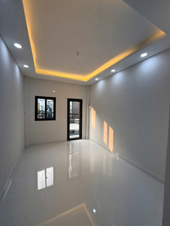 SÁT MẶT TIỀN TÔN ĐẢN Q4 – NHÀ MỚI NGANG 3 DÀI 6,5 M 2 TẤM HƠN 2 TỶ