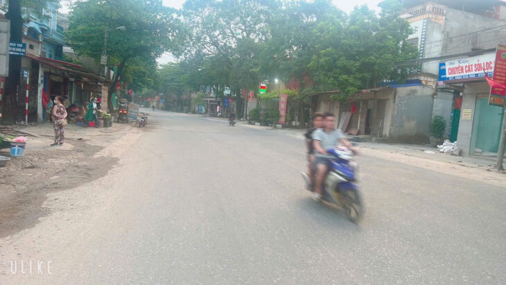 VỊ TRÍ ĐẤT CHỤC CHÍNH KINH DOANH ĐUUWOWNGF RỘNG 7 M CHUẨN BỊ GIẢI NHỰA — DT 60 M FUN TỔ CƯ KHUÔN