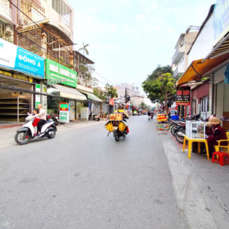 Nhà mặt đường Thiên Lôi, 93m 4 tầng, vỉa hè 3m, Giá 9.3 tỉ, gần Chợ và AEON Nhà mặt đường Thiên Lôi, 93m 4 tầng, vỉa hè 3m, Giá 9.3 tỉ, gần Chợ và AEON