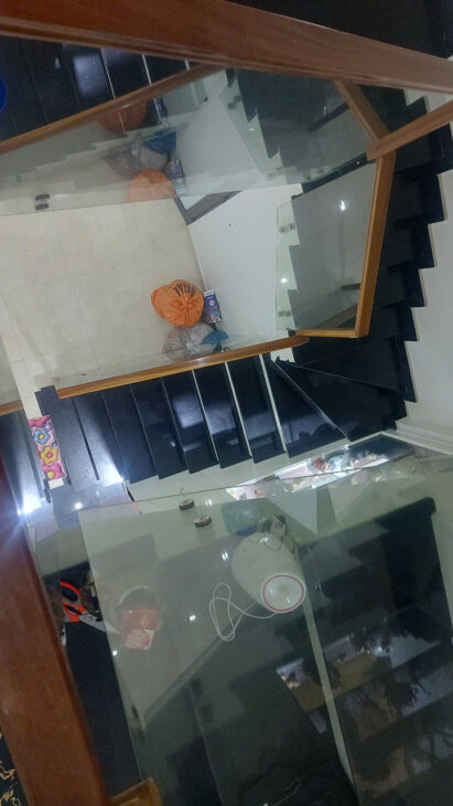 Chính chủ cần Bánnhà 66m 3 tầng 3 ngủ 3 wc pt sân phơi Hướng Đông tt Bìa nở hậu ngang 4,65m đuôi