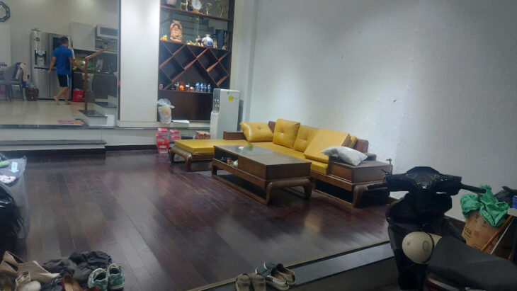 Chính chủ cần Bánnhà 66m 3 tầng 3 ngủ 3 wc pt sân phơi Hướng Đông tt Bìa nở hậu ngang 4,65m đuôi