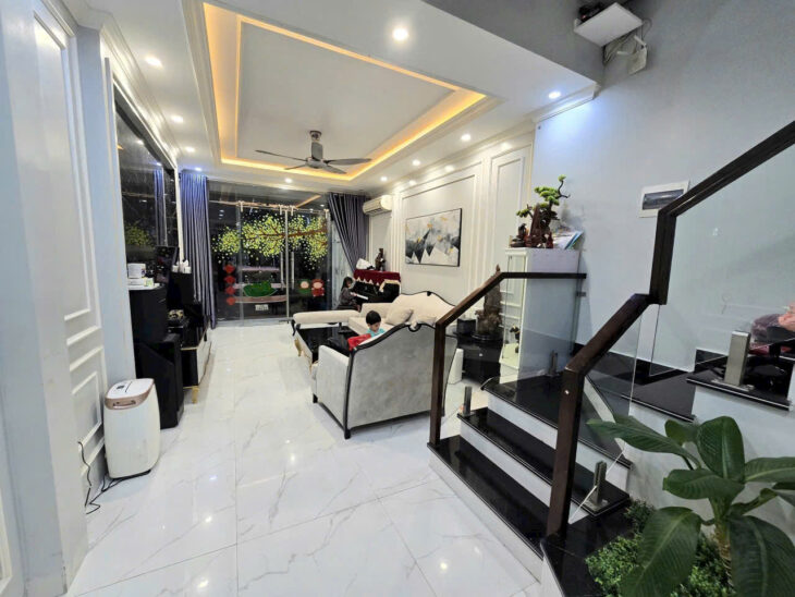 Nhà mặt đường Khúc Thừa Dụ 1 cực đẹp, 97m 3 tầng , sân trước, Giá 8.85 tỉ