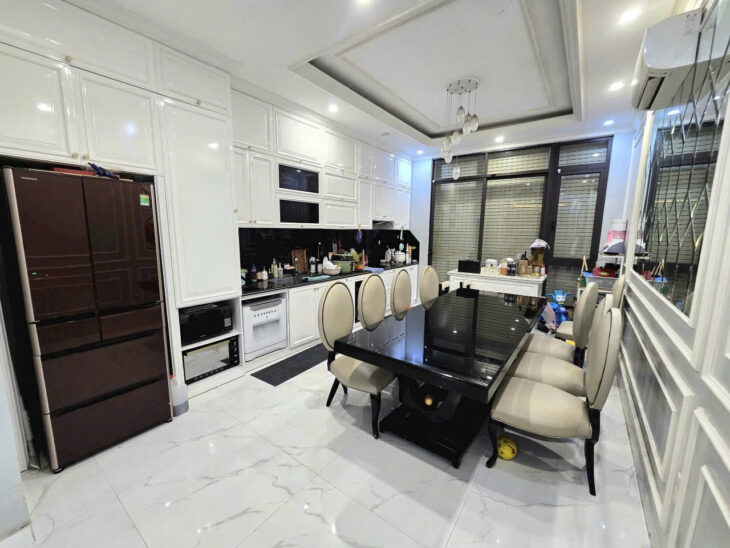 Nhà mặt đường Khúc Thừa Dụ 1 cực đẹp, 97m 3 tầng , sân trước, Giá 8.85 tỉ