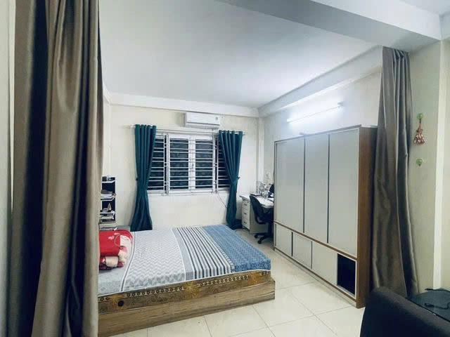 Bán Nhà Hoàng Quốc Việt 5 Tầng Dân Xây, Ngõ 3 Gác, Gần Ô Tô, Dòng Tiền, 7.8 Tỷ