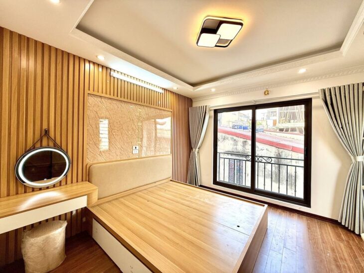 Bán nhà Đông Thiên giá 6.8 tỷ, diện tích 40m2, 5 tầng, mặt tiền 4m