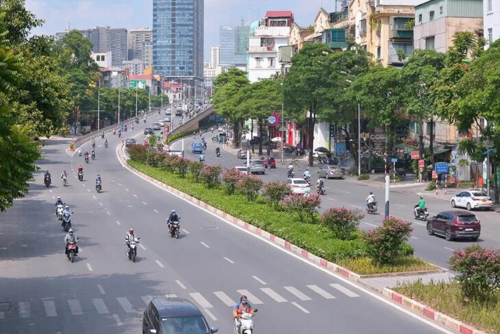 Mặt phố Nguyễn Chí Thanh quận Đống Đa, DT 120m2 x 8 tầng, cho thuê cả nhà vài trăm triệu/tháng