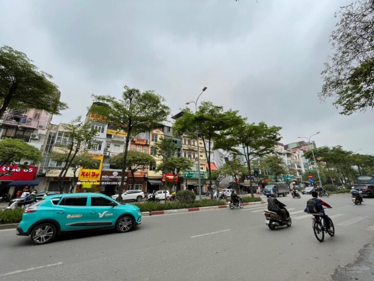 Bán căn nhà 6 tầng, căn góc 2 mặt thoáng, DT 102.9m², mặt ngõ Đào Tấn xe con tránh, KD căn hộ DV