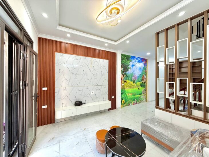 Bán nhà Đông Thiên giá 6.8 tỷ, diện tích 40m2, 5 tầng, mặt tiền 4m