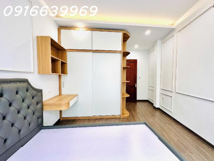 Bán nhà phố Vĩnh Phúc, 30m², 5 tầng, ngõ rộng 2.5m, giá chỉ 6 tỷ!