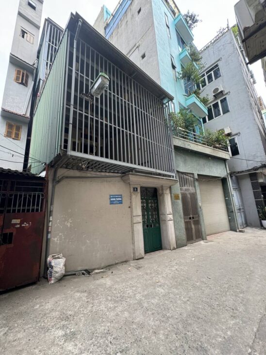 Bán nhà Giáp Bát giá 11.5 tỷ, diện tích 53m2, 3 tầng, mặt tiễn 4.5m