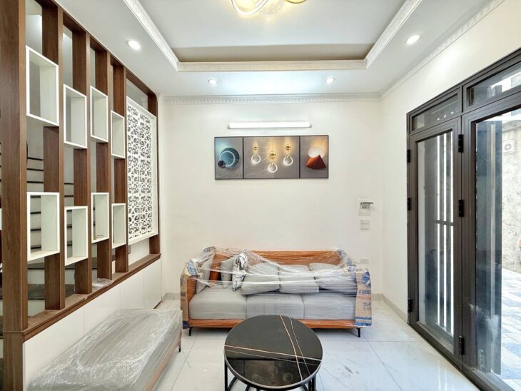 Bán nhà Đông Thiên giá 6.8 tỷ, diện tích 40m2, 5 tầng, mặt tiền 4m