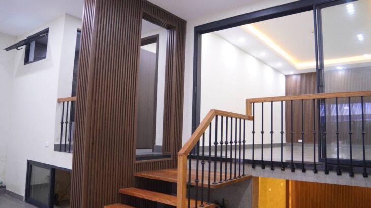 Bán nhà Giải Phóng giá 6 tỷ, diện tích 135m2, 2 tầng, mặt tiền 7m