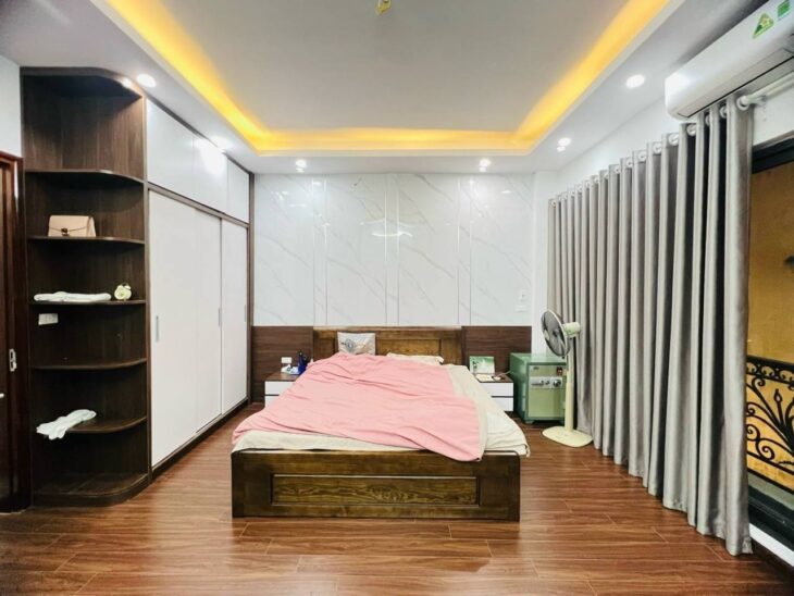 Bán nhà Trương Định giá 9.8 tỷ, diện tích 56m2, 5 tầng, mặt tiền 5.5m