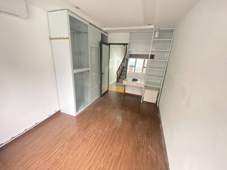 Bán nhà Trương Định giá 5.6 tỷ, diện tích 24m2, 4 tầng, mặt tiền 3m