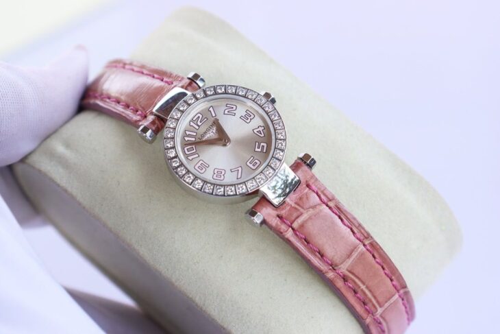 ĐH Nữ : Longines Dolce Vita – Niềng đính 32 viên Kim Cương thiên nhiên – Cọc số học trò