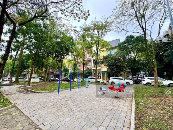 Bán đất phố Duy Tân – 150m2 – Ô tô tránh – Vỉa hè – View vườn hoa – Gần quận ủy Cầu Giấy