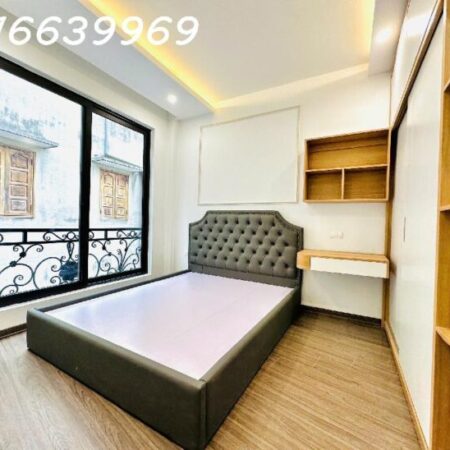 Bán nhà phố Vĩnh Phúc, 30m², 5 tầng, ngõ rộng 2.5m, giá chỉ 6 tỷ!