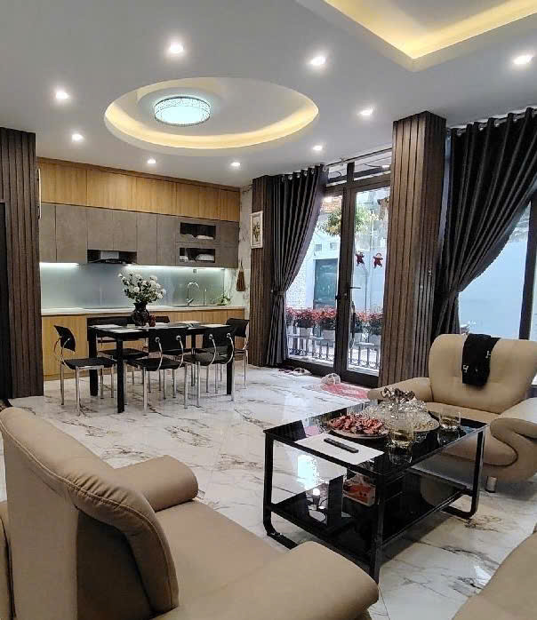 ????GẦN NGUYỄN VĂN CỪ (NHỈNH 4,5 TỶ) TẦM TIỀN HIẾM VÀI BƯỚC CHÂN RA ĐƯỜNG MỚI MỞ Ô TÔ TRÁNH.