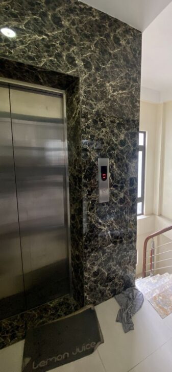 Mặt phố Trần Quốc Hoàn – 50/60m – 8 tầng thang máy – Vỉa hè KD – 32 tỷ