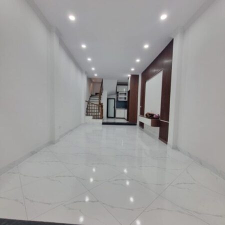 Bán Nhà: Tựu Liệt, 40m2, 5 tầng, gần bãi xe, oto cổng, ô chờ thang máy. hơn 5 tỷ