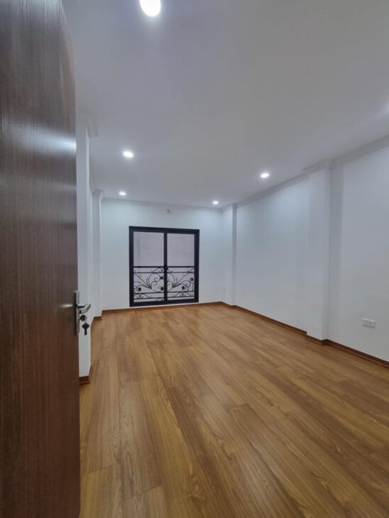 Bán Nhà: Tựu Liệt, 40m2, 5 tầng, gần bãi xe, oto cổng, ô chờ thang máy. hơn 5 tỷ