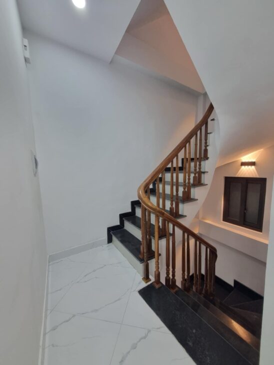 Bán Nhà: Tựu Liệt, 40m2, 5 tầng, gần bãi xe, oto cổng, ô chờ thang máy. hơn 5 tỷ