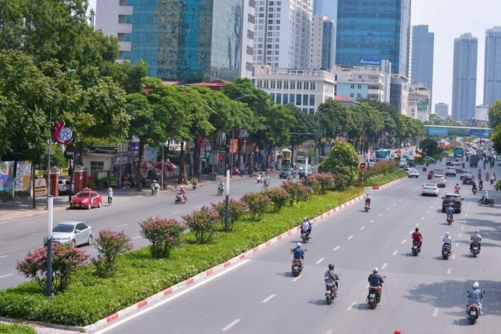 Mặt phố Nguyễn Chí Thanh quận Đống Đa, DT 120m2 x 8 tầng, cho thuê cả nhà vài trăm triệu/tháng