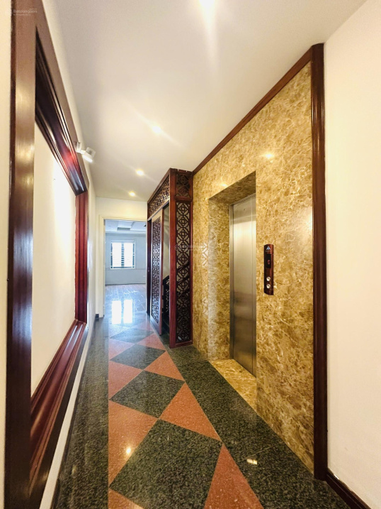 Bán căn nhà 6 tầng, căn góc 2 mặt thoáng, DT 102.9m², mặt ngõ Đào Tấn xe con tránh, KD căn hộ DV