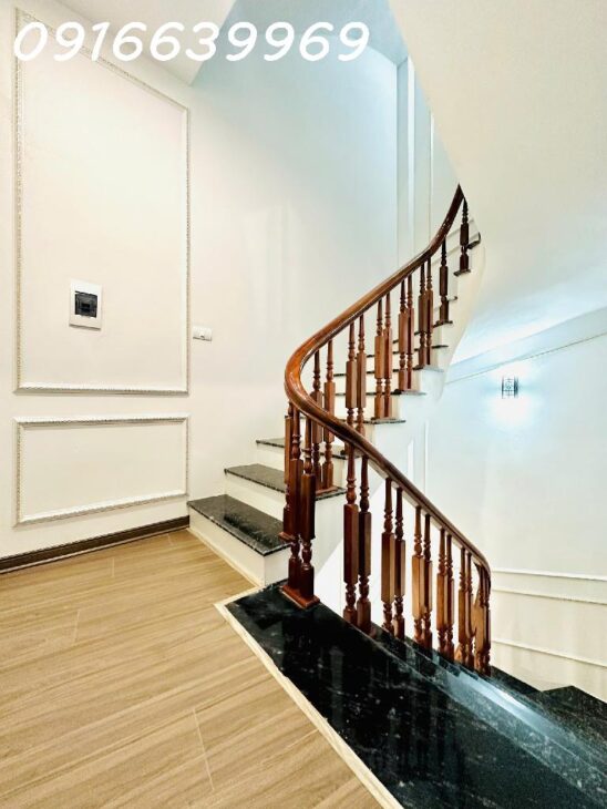 Bán nhà phố Vĩnh Phúc, 30m², 5 tầng, ngõ rộng 2.5m, giá chỉ 6 tỷ!