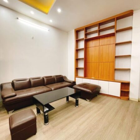 Phố Trạm,Long Biên DT30m2 x mt6m gần TTTM AEON giá chỉ 5.2 tỷ